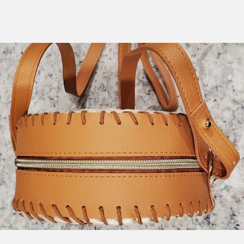 Bath & Body Works Gold Woven Round Crossbody Bag Removable Strap::NWT::